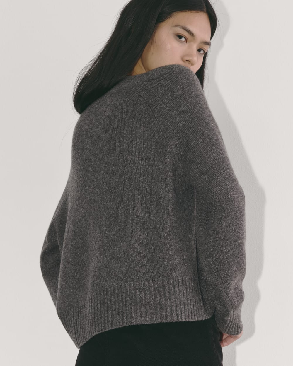 womens-cashmere-boxy-crew-sweater-heather-charcoal | alt
