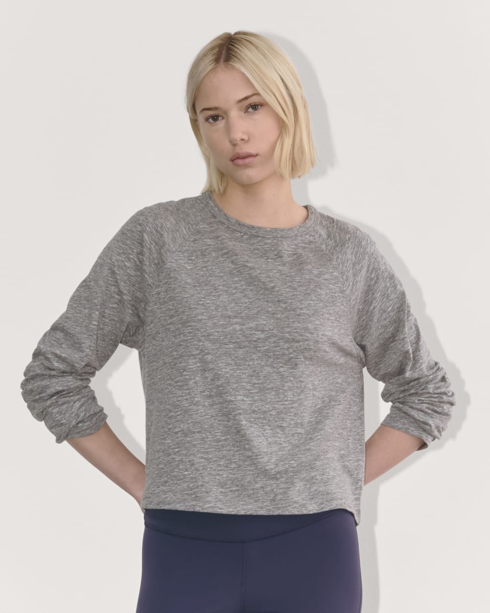 womens-perform-crew-tee-heathered-black | primary