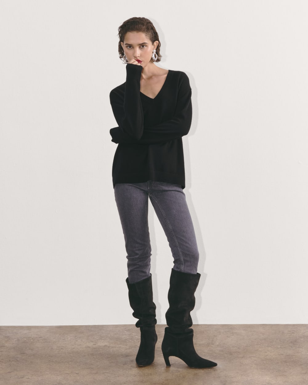 womens-cashmere-relaxed-v-neck-black