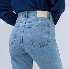 womens-90s-cheeky-straight-jean-ankle-ltblue