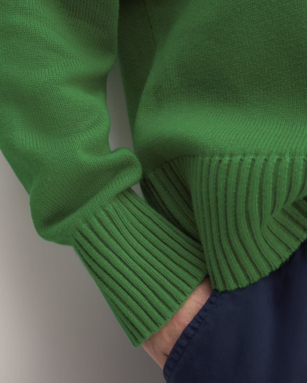 womens-organic-cotton-crew-sweater-grass-green