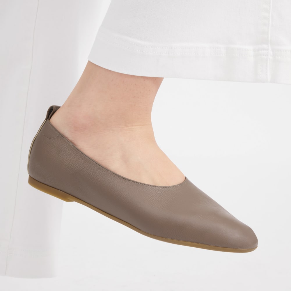 womens-day-glove-mocha