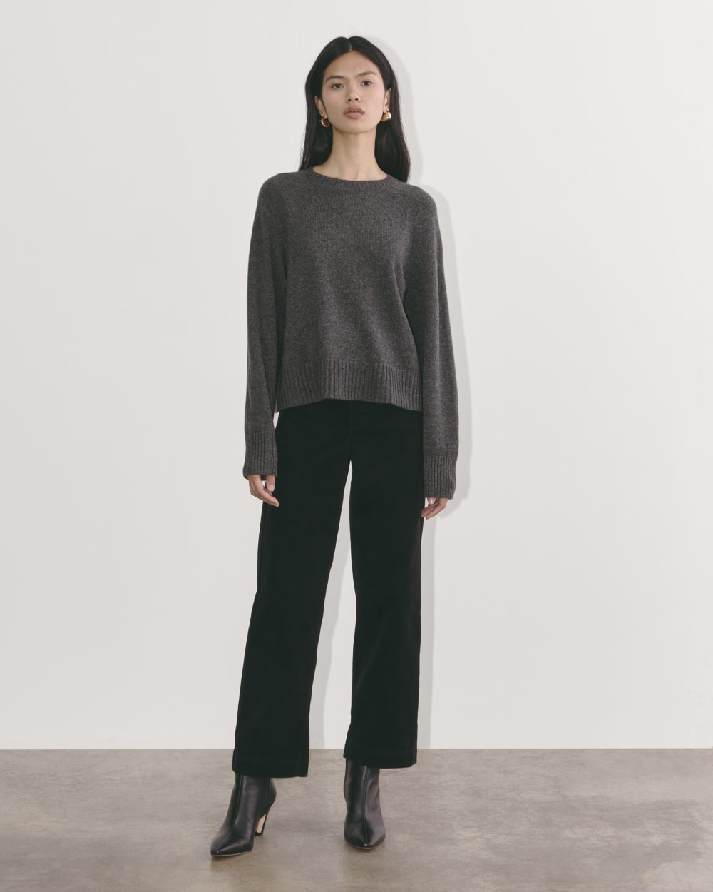 womens-cashmere-boxy-crew-sweater-heather-charcoal