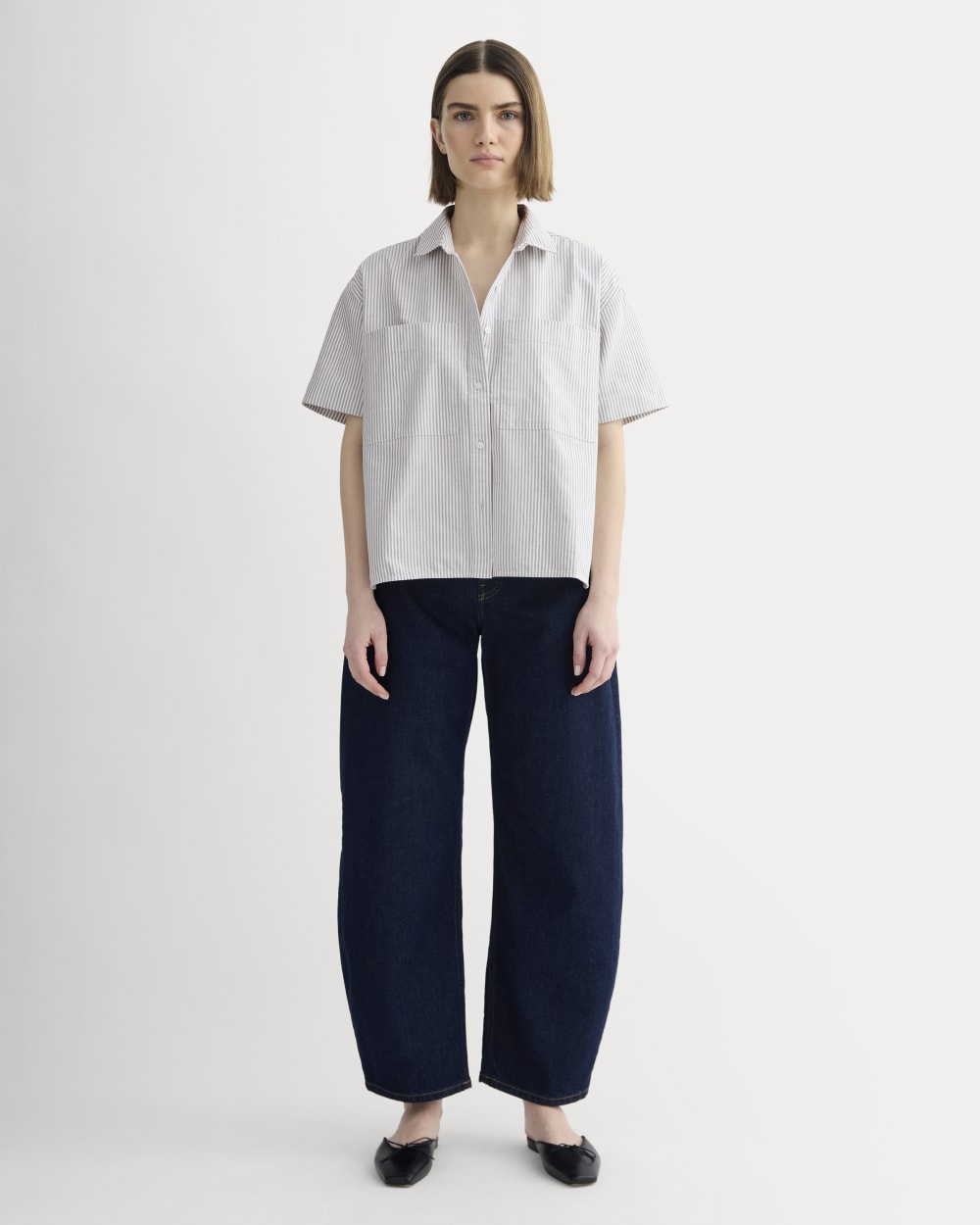 womens-short-sleeve-boxy-oxford-charcoal-white