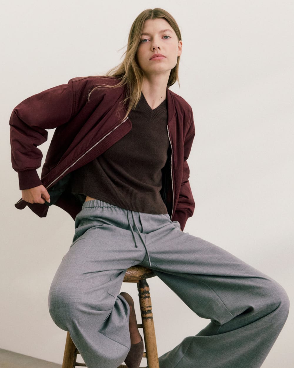 womens-cashmere-cropped-high-v-sweater-dark-chocolate | editorial