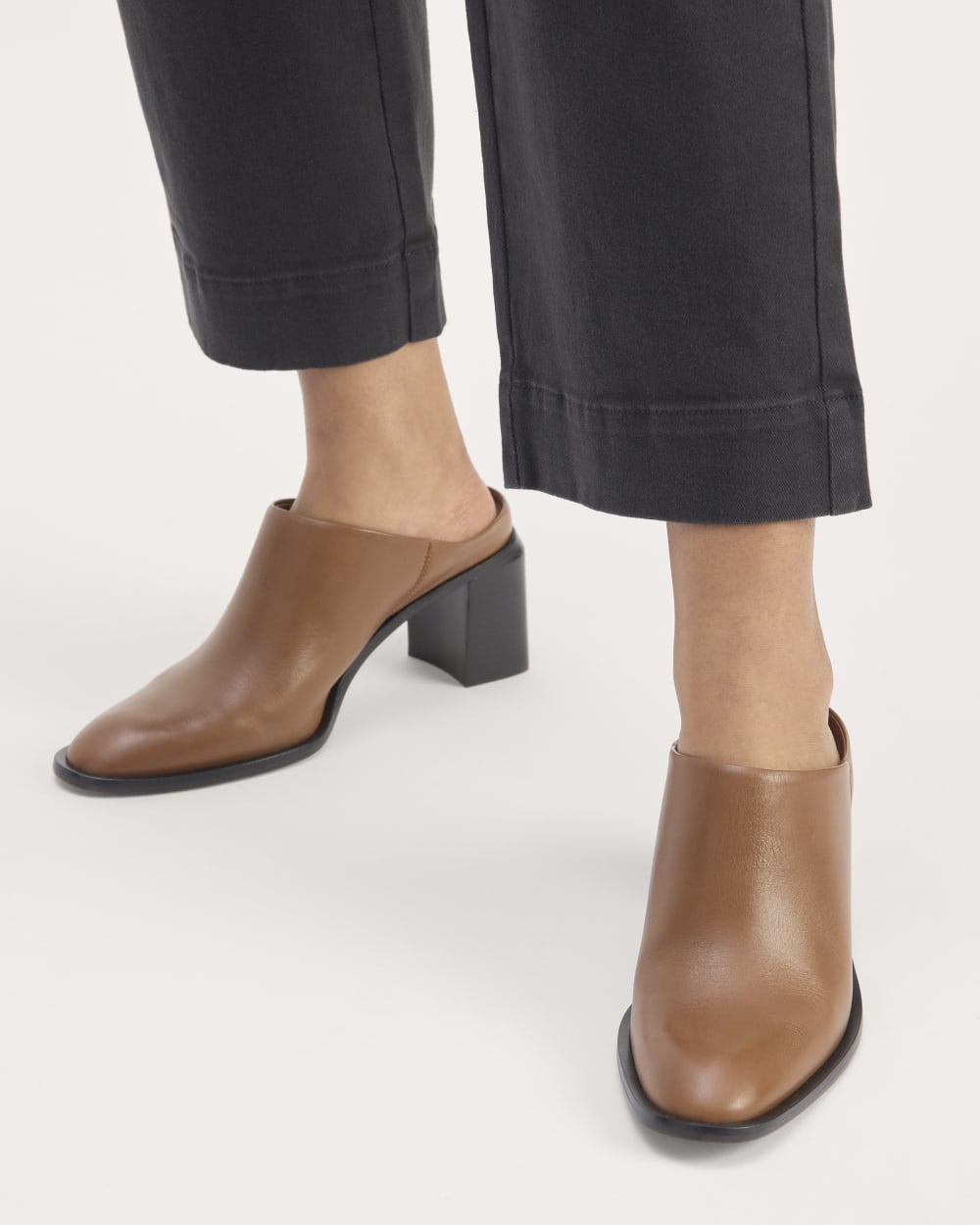 womens-outlaw-mule-saddle-brown | alt