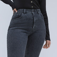 womens-90s-curvy-cheeky-straight-jean-washed-black
