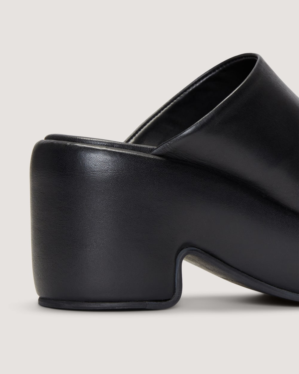 womens-puffa-clog-black