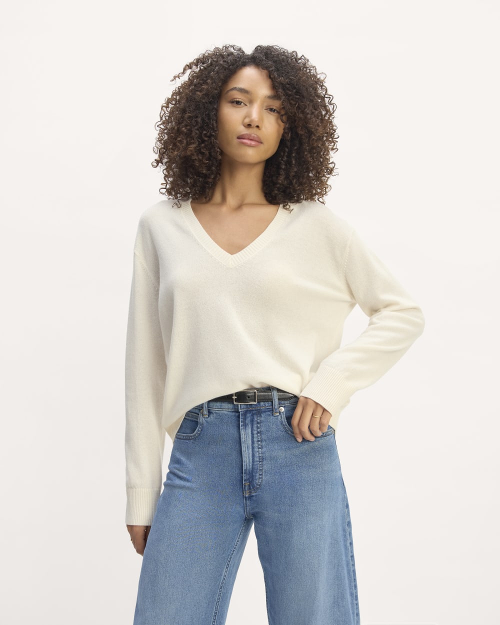 womens-cashmere-relaxed-v-neck-bone | primary
