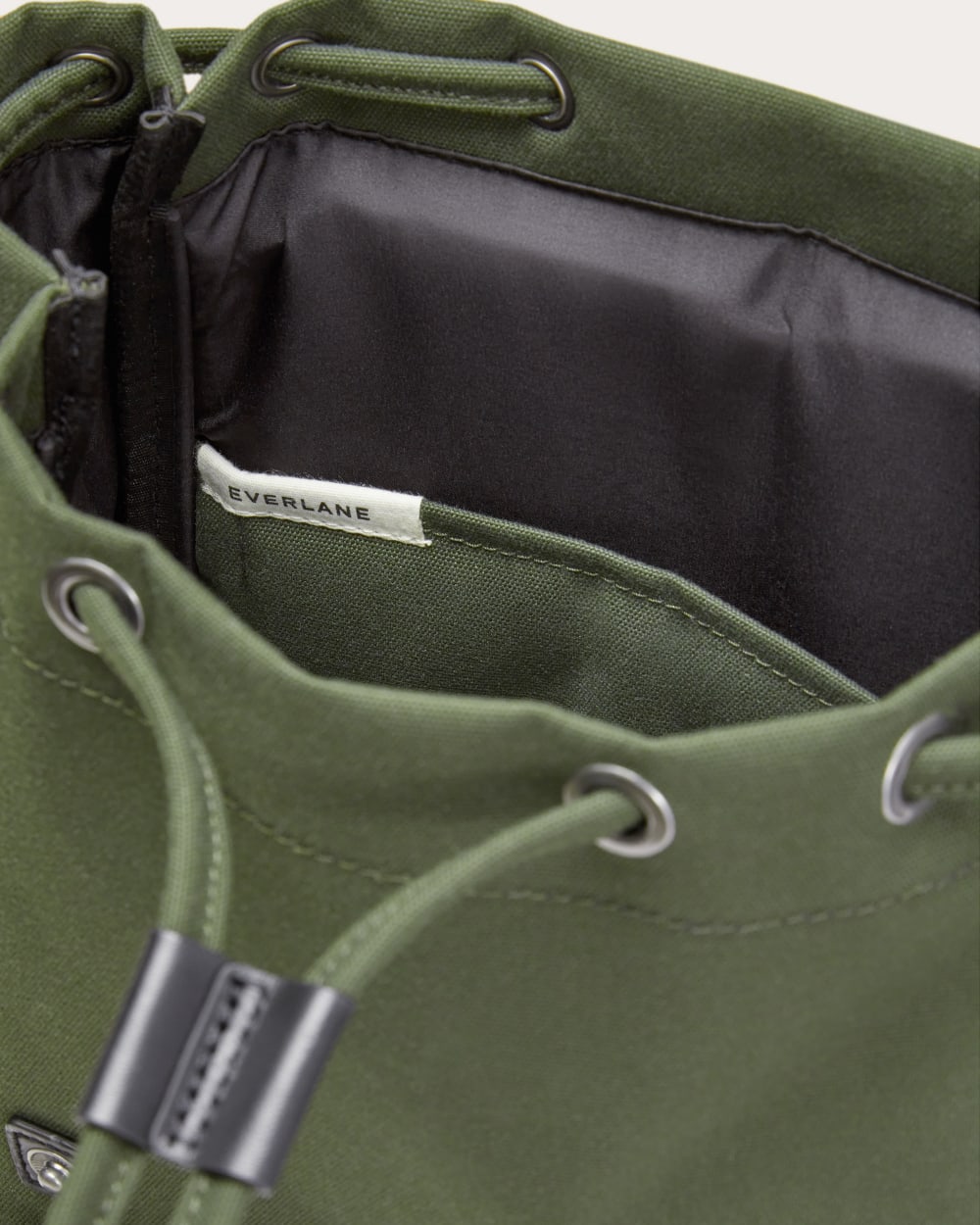 mens-canvas-backpack-dark-forest