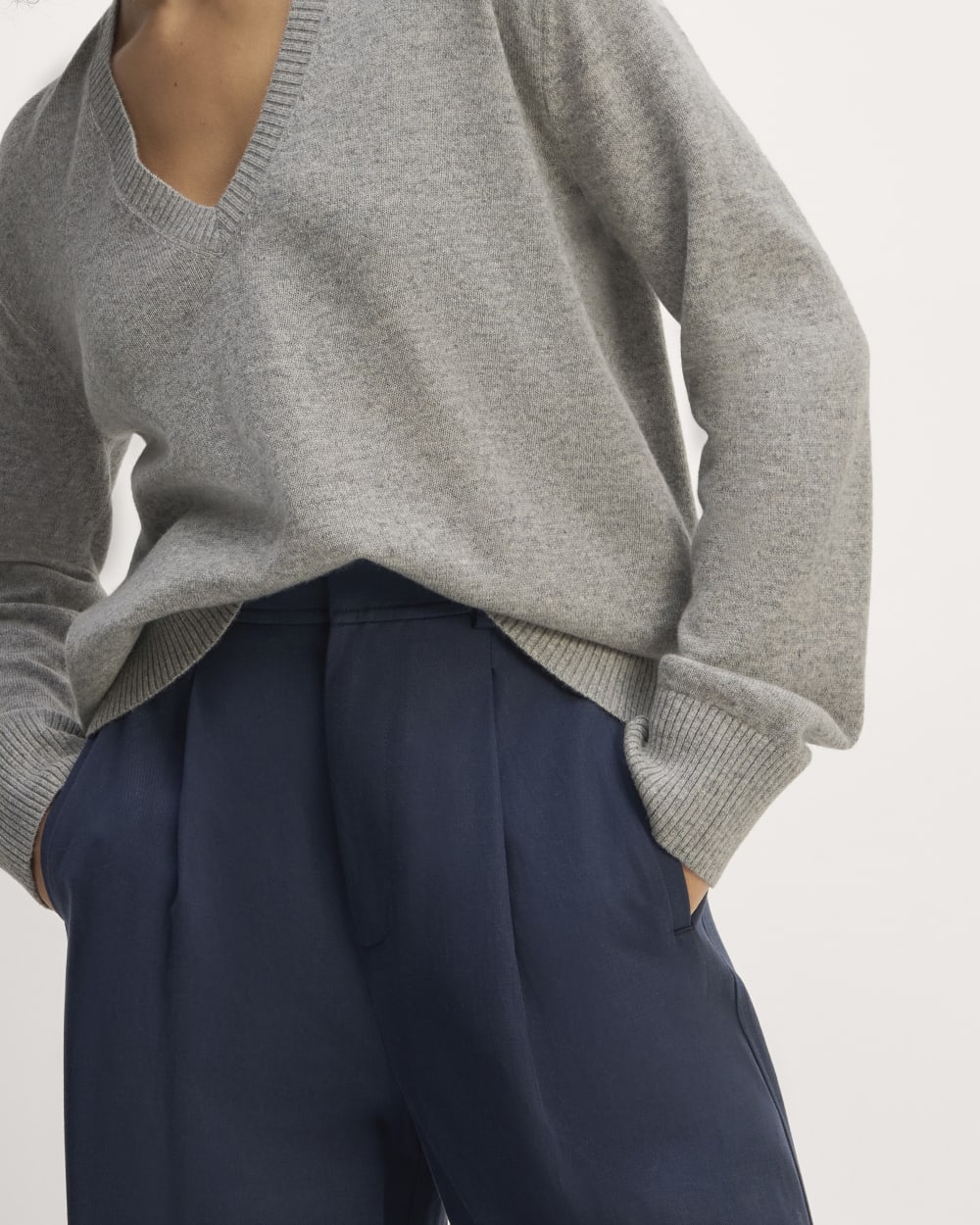 womens-cashmere-relaxed-v-neck-light-heather-grey
