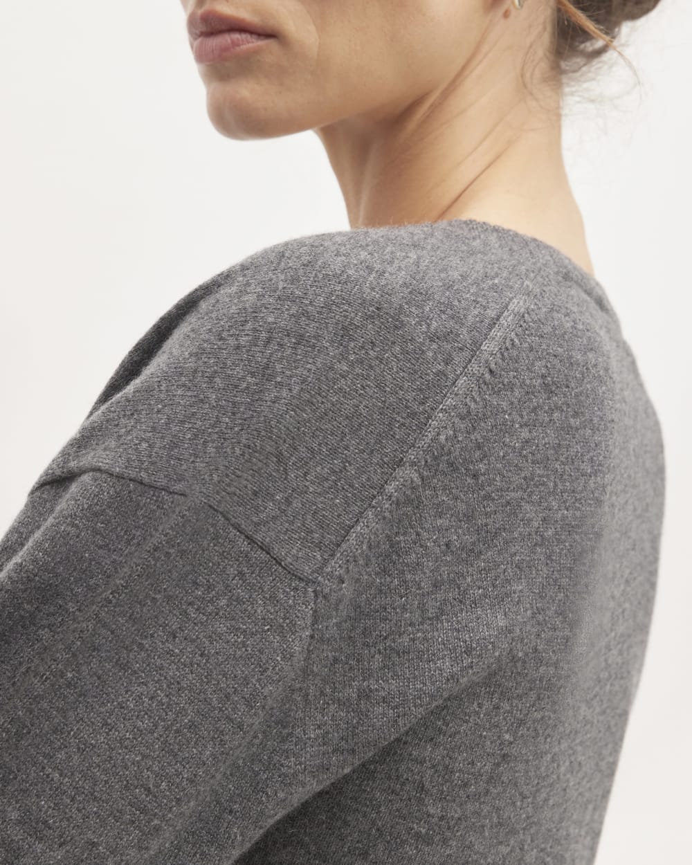 womens-cashmere-relaxed-v-neck-heather-charcoal