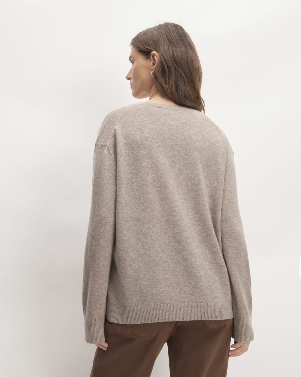 womens-cashmere-relaxed-v-neck-toasted-sesame
