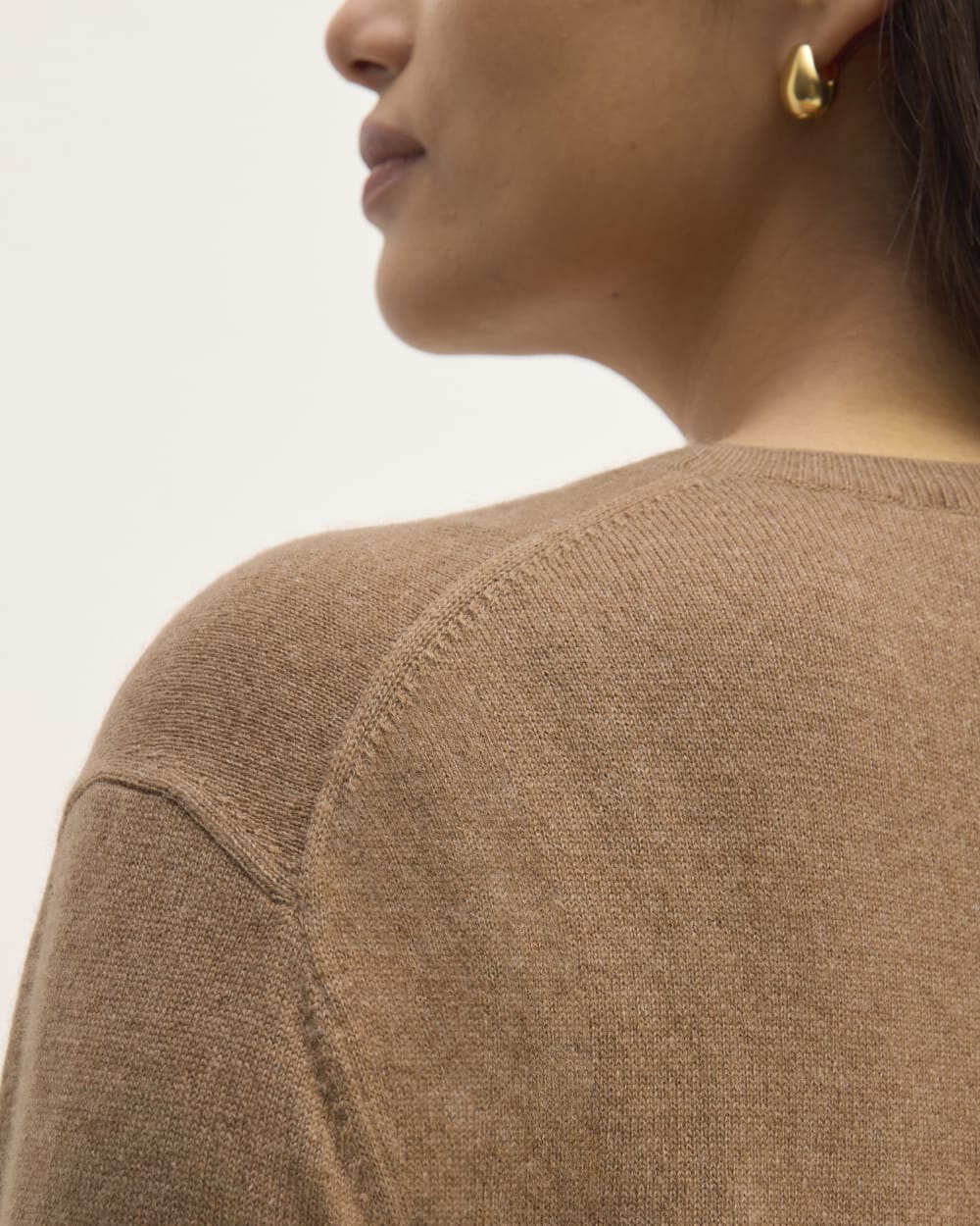 womens-cashmere-classic-crew-sweater-heathered-brown