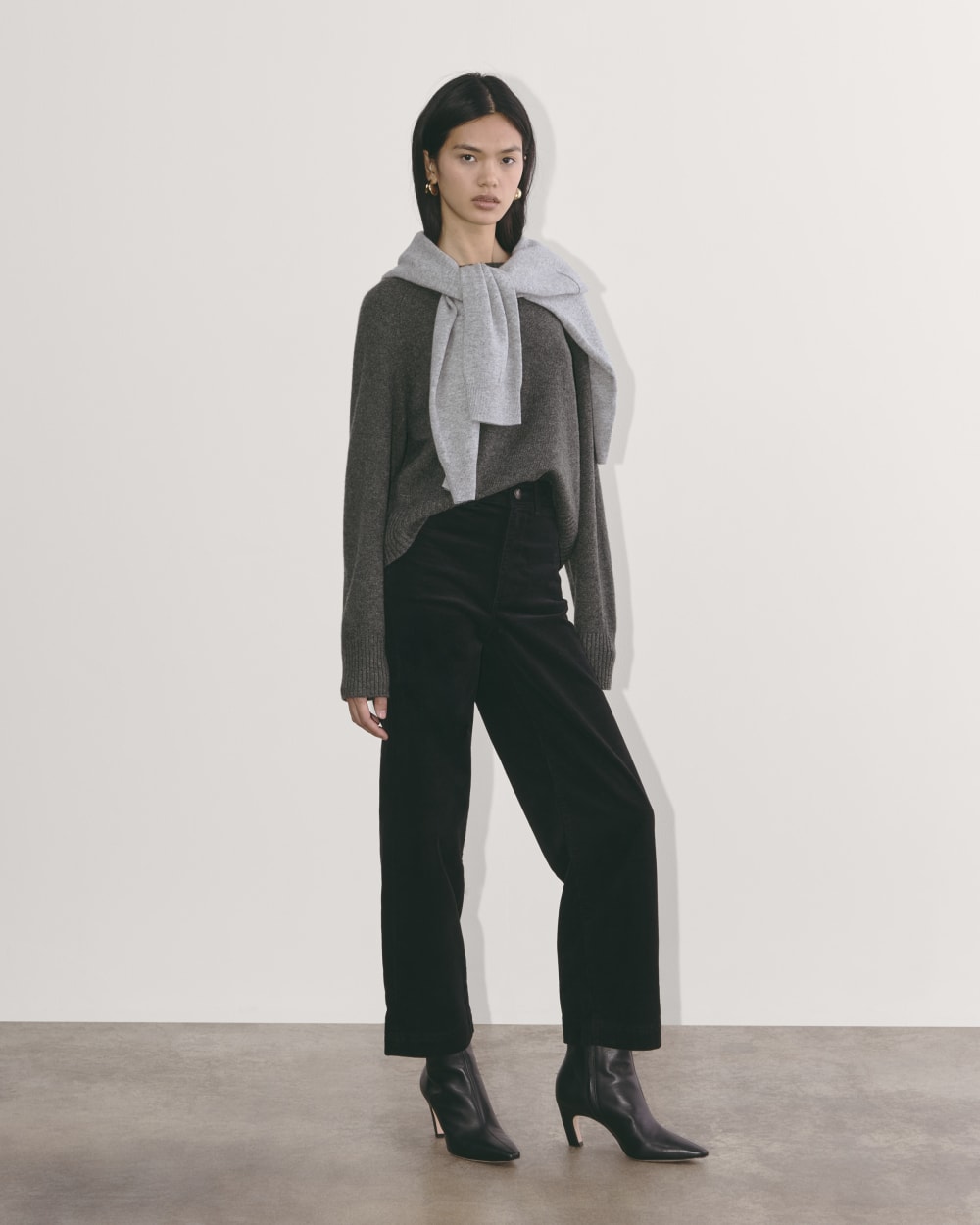 womens-cashmere-boxy-crew-sweater-heather-charcoal