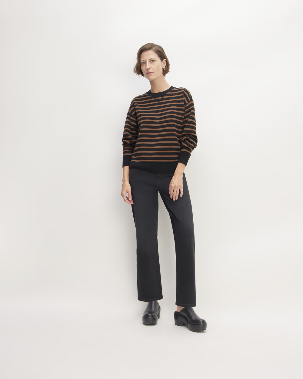 womens-knitted-sweatshirt-black-dark-camel